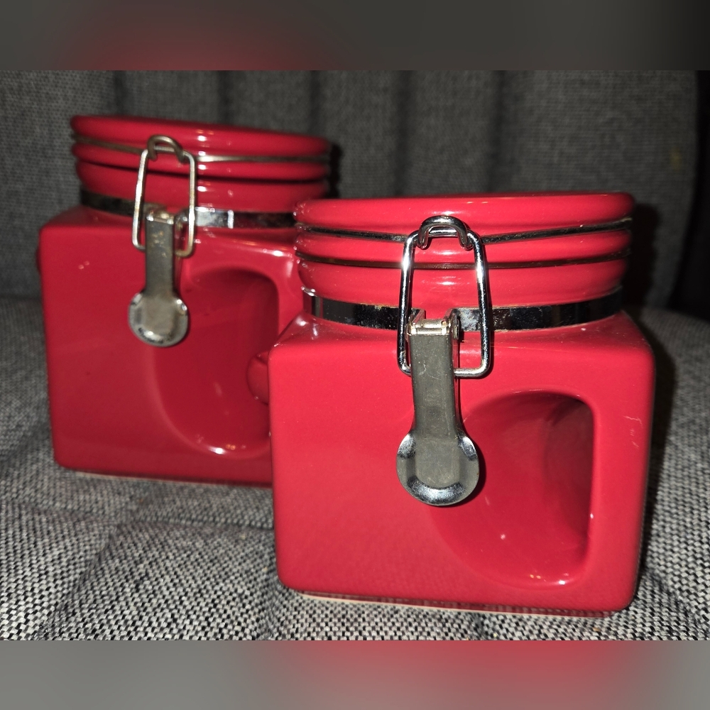 2 Oggi Holiday Red Coffee Tea Canisters Container